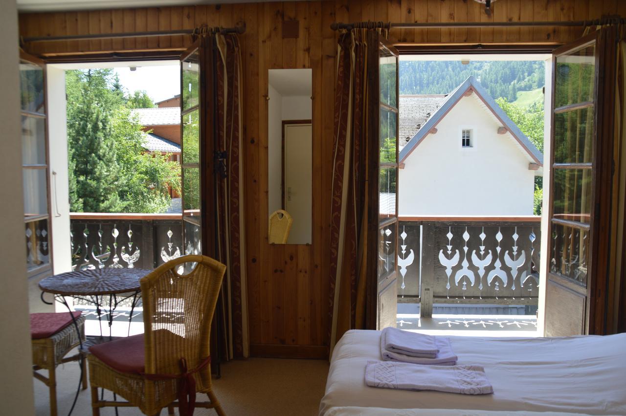 טיגנס Hotel Le Genepy מראה חיצוני תמונה